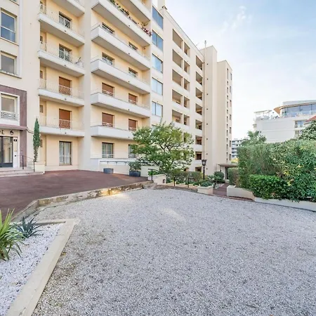 Cosy A 40 M² Avec Balcon Et Vue *